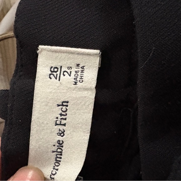 Abercrombie & Fitch Black High-Waist Pleated Trousers - Picture 3 of 3